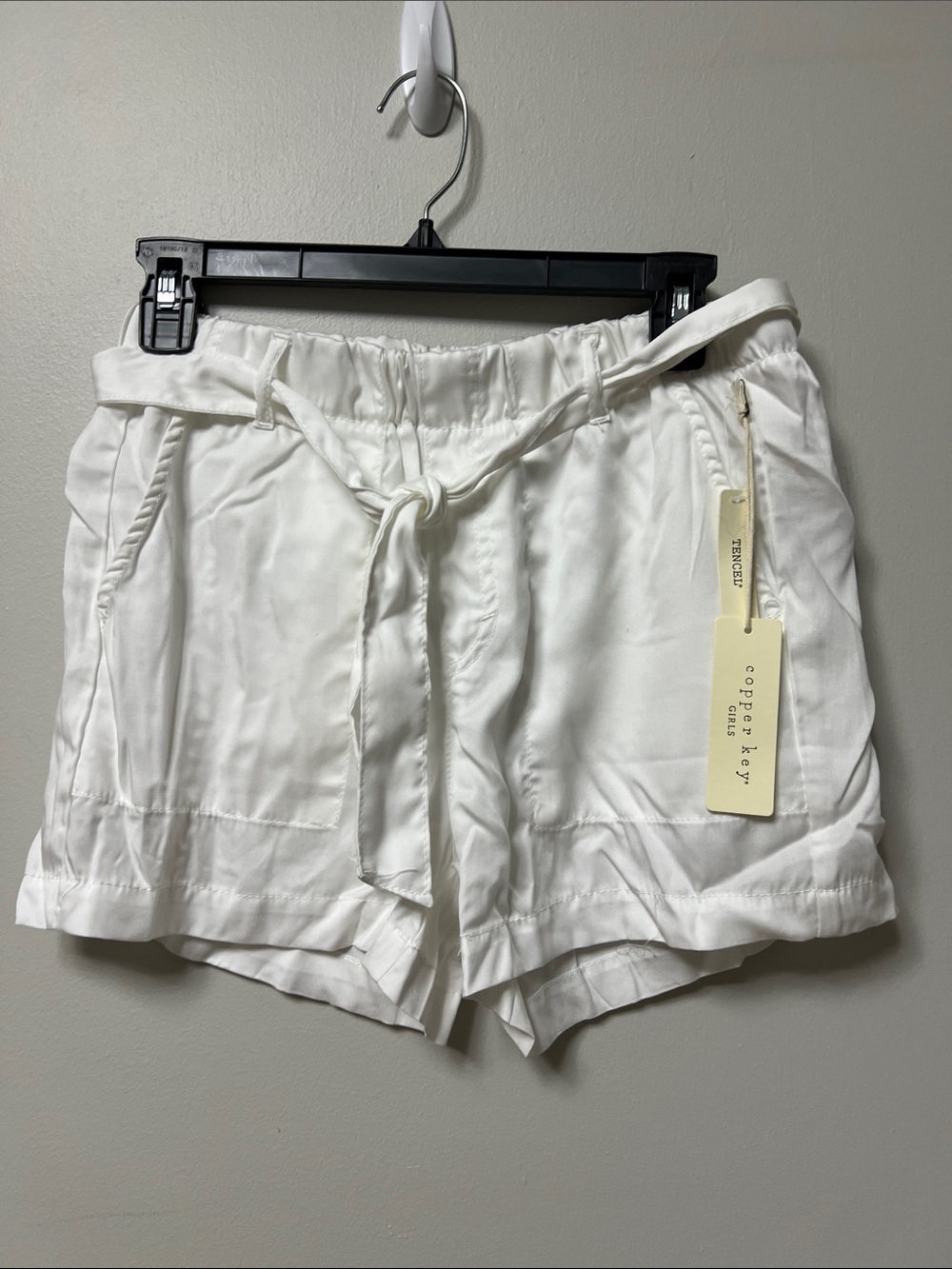 Copper Key Girls 100% Tencel Paperbag Shorts in white High-Rise Size Small‎